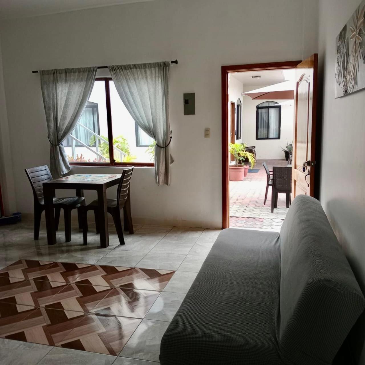 Apartahotel Casa Soleil Puerto Villamil Szoba fotó